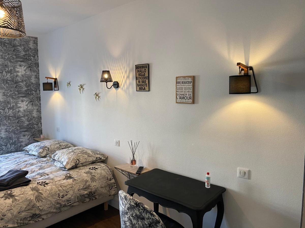 Logis Paul Massy Bed and Breakfast Meschers-sur-Gironde Exteriör bild