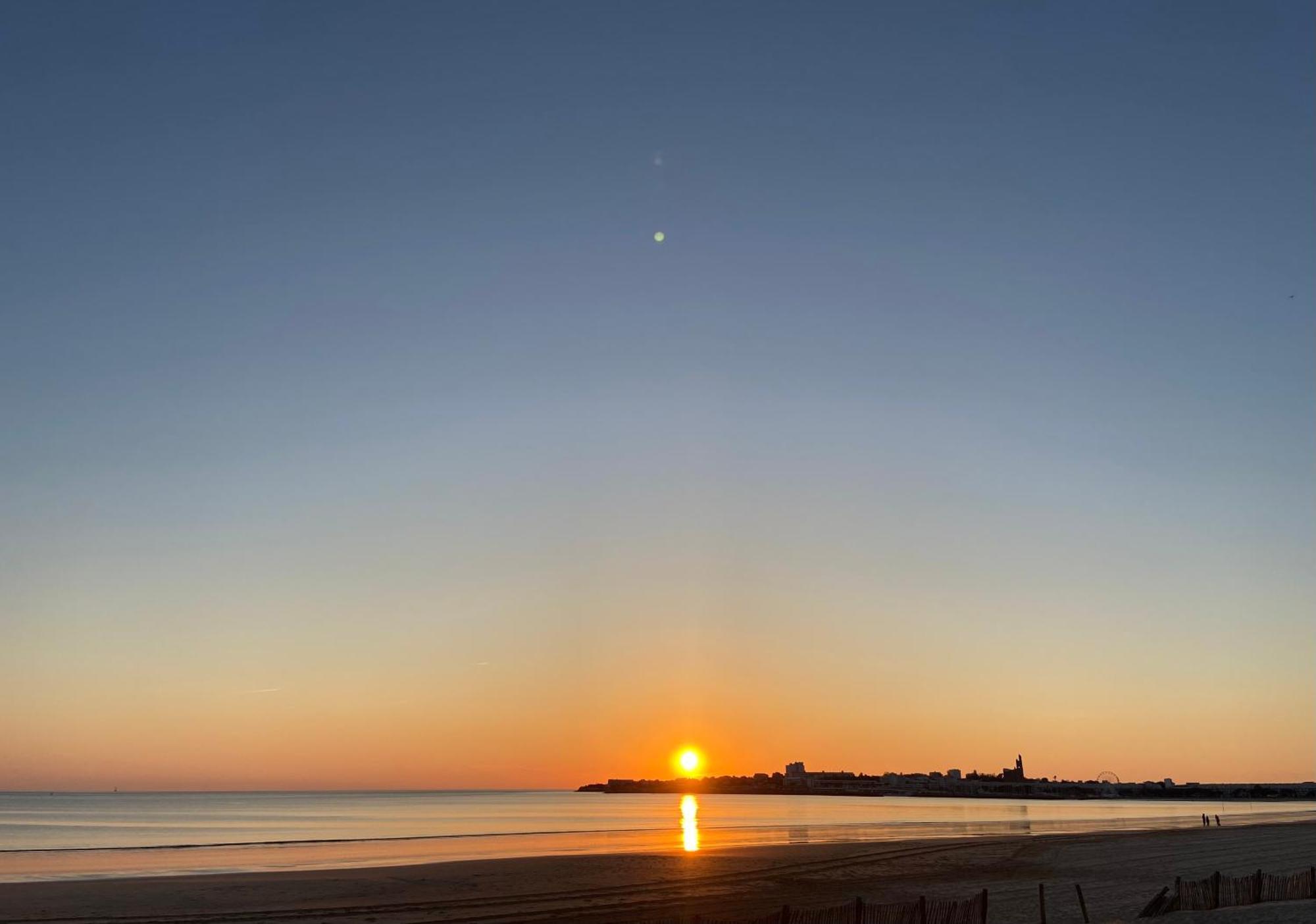 Logis Paul Massy Bed and Breakfast Meschers-sur-Gironde Exteriör bild